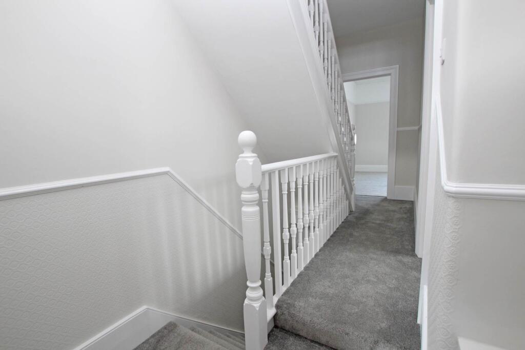 Apartment in Eastbourne, East Sussex - View 4