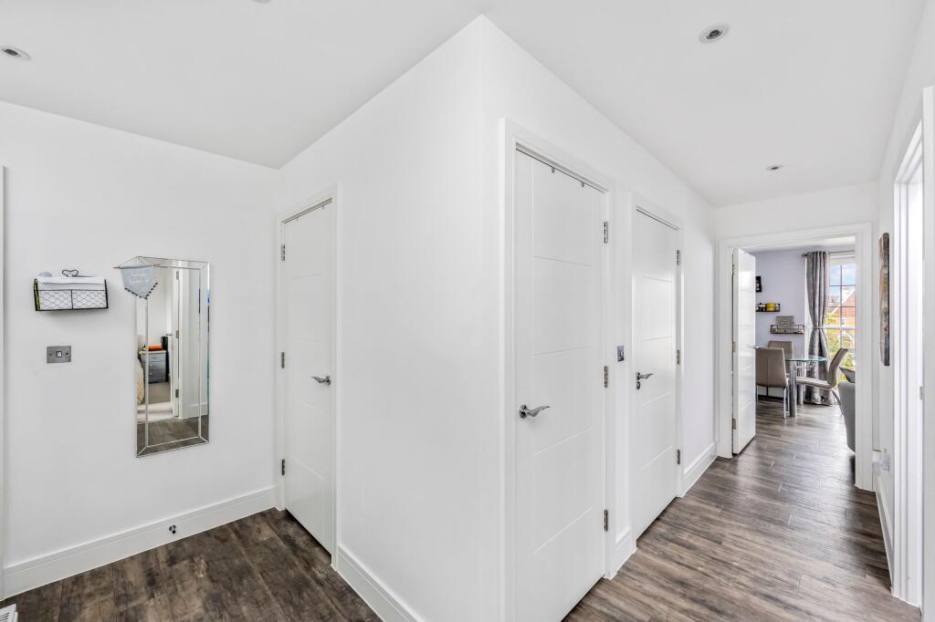 Apartment in Horsham, West Sussex - View 5