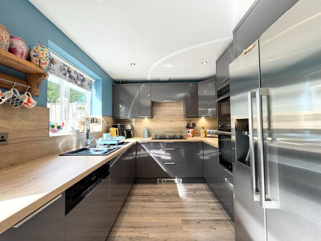House in Huddersfield - View 2