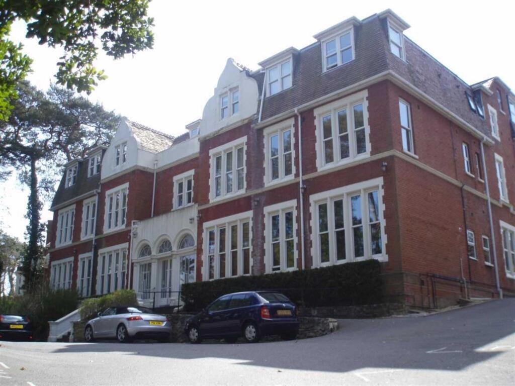 2-bed flat on Knyveton Road, Bournemouth, Dorset, BH1, £169,500