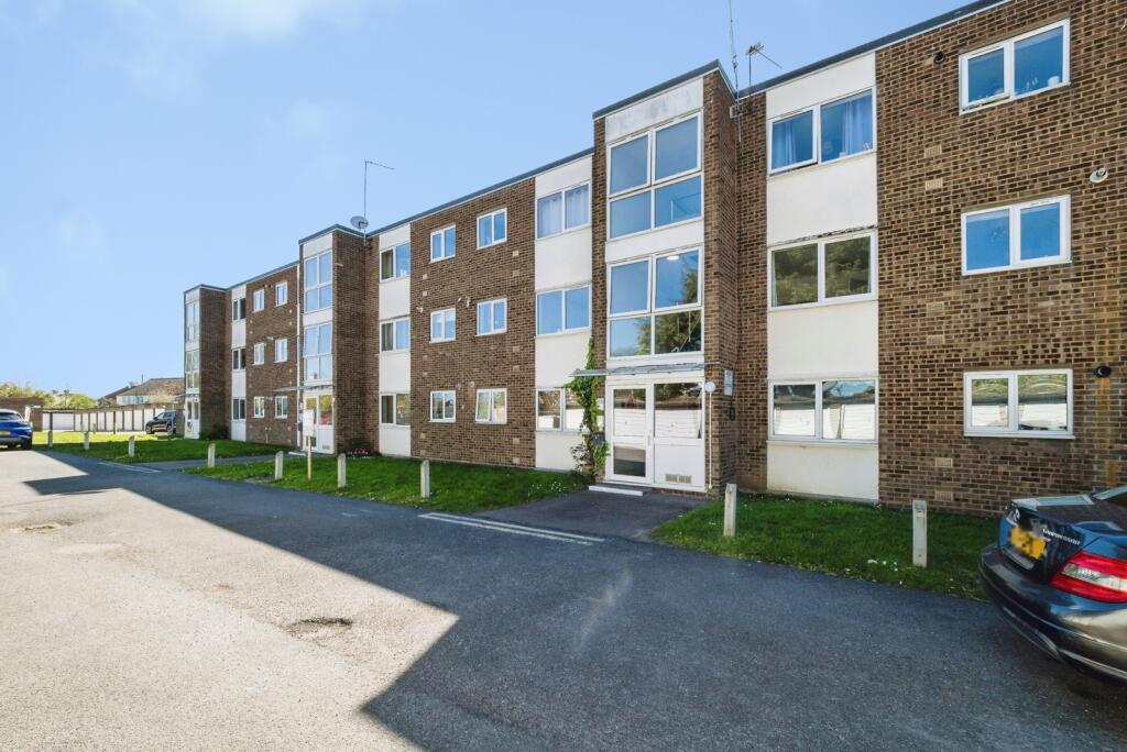 Main image of property: Chaplaincy Gardens, Hornchurch, RM11