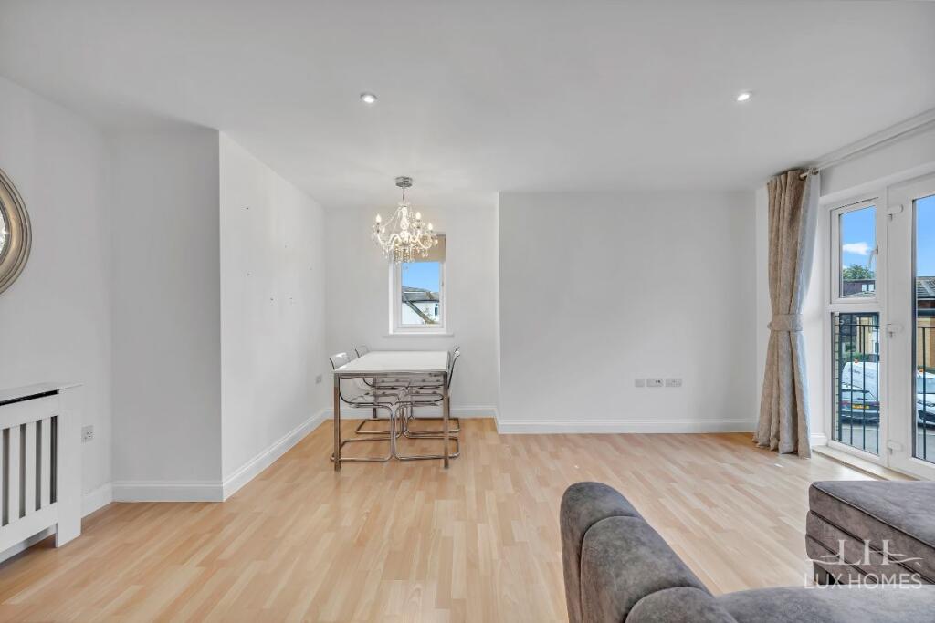 Apartment in London, Ardleigh Green - More