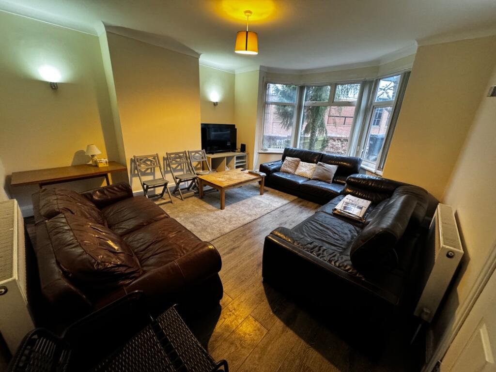 7 bedroom semi-detached house for rent