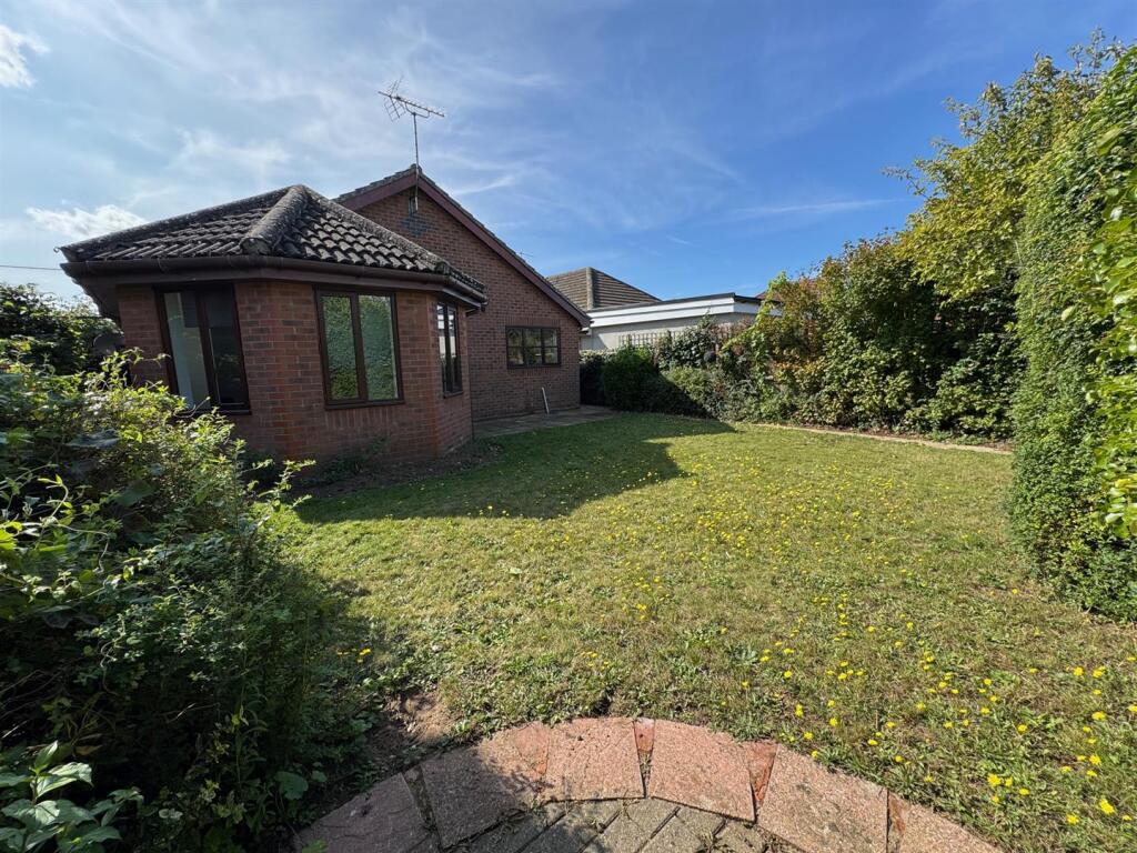 Carlton Road, Kesgrave, Ipswich photo 3