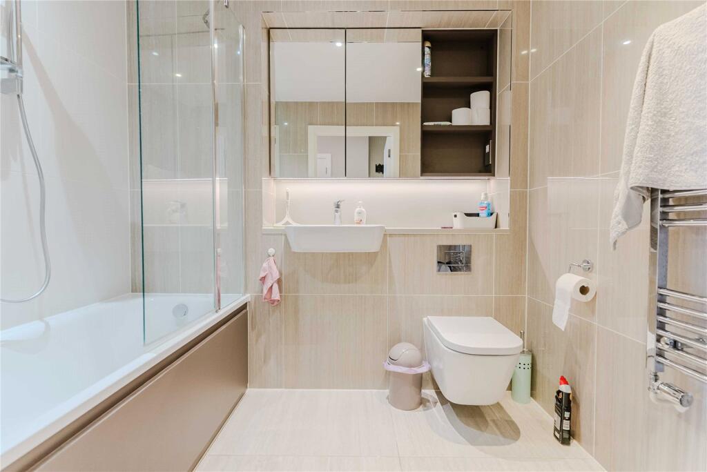 Apartment in London - More