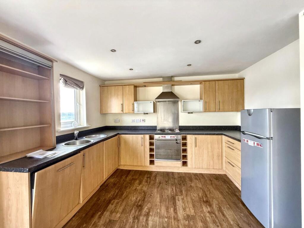 Apartment in Llanelli - More