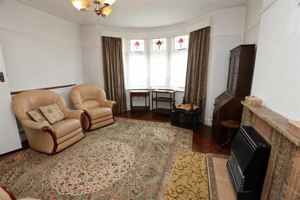70 Broadway, Llanblethian, Cowbridge, Vale of Glamorgan, CF71 7EW photo 4