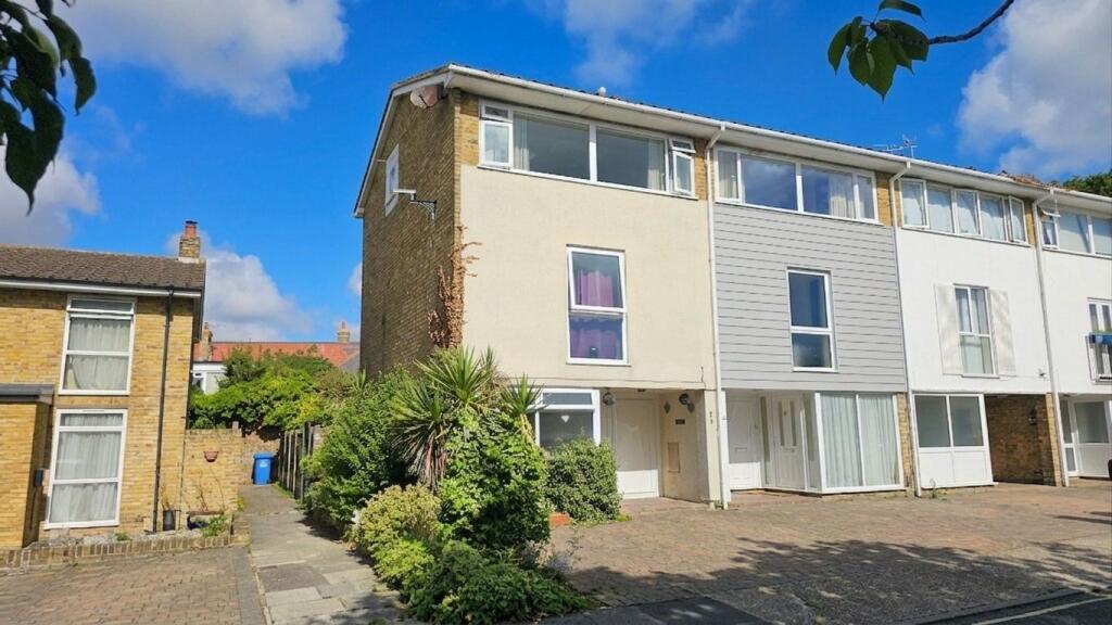 3-bed terraced on Stone Gardens, Broadstairs, CT10 1EA, £365,000