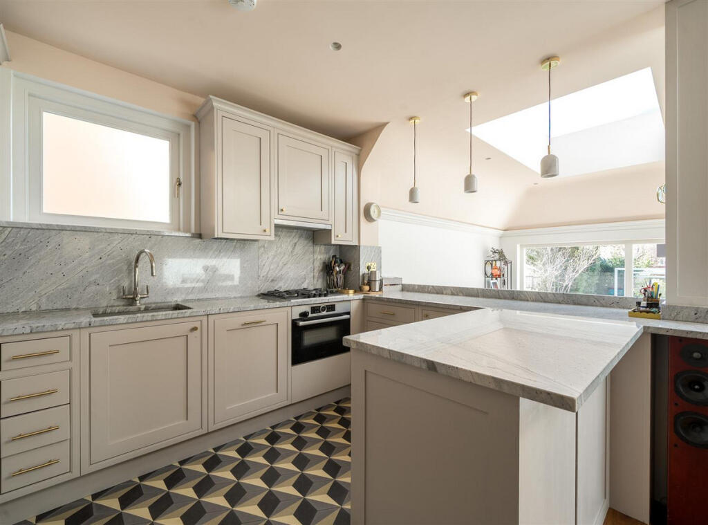 House in London, Brondesbury Park, Brondesbury - View 4