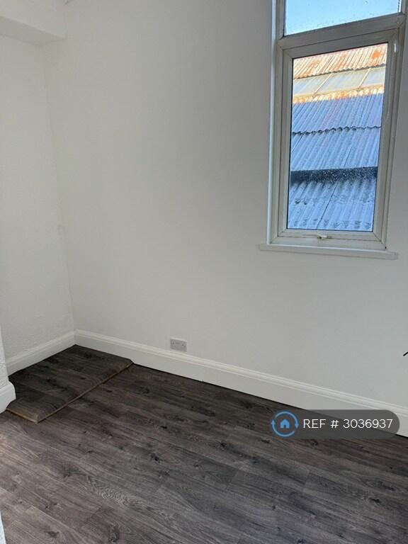 Apartment in Southend-on-Sea, Leigh-on-Sea - View 4