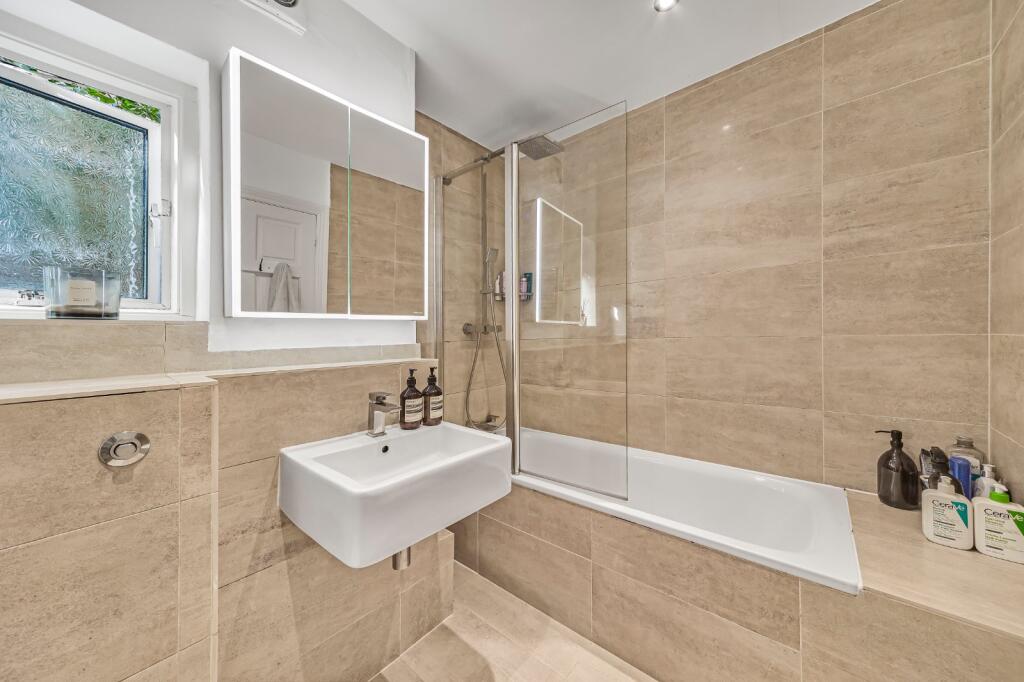 Apartment in London - More