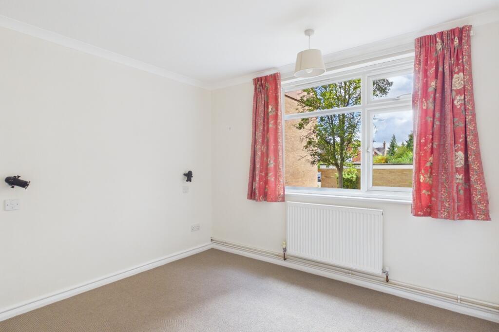 Apartment in Cambridge, Romsey - View 5