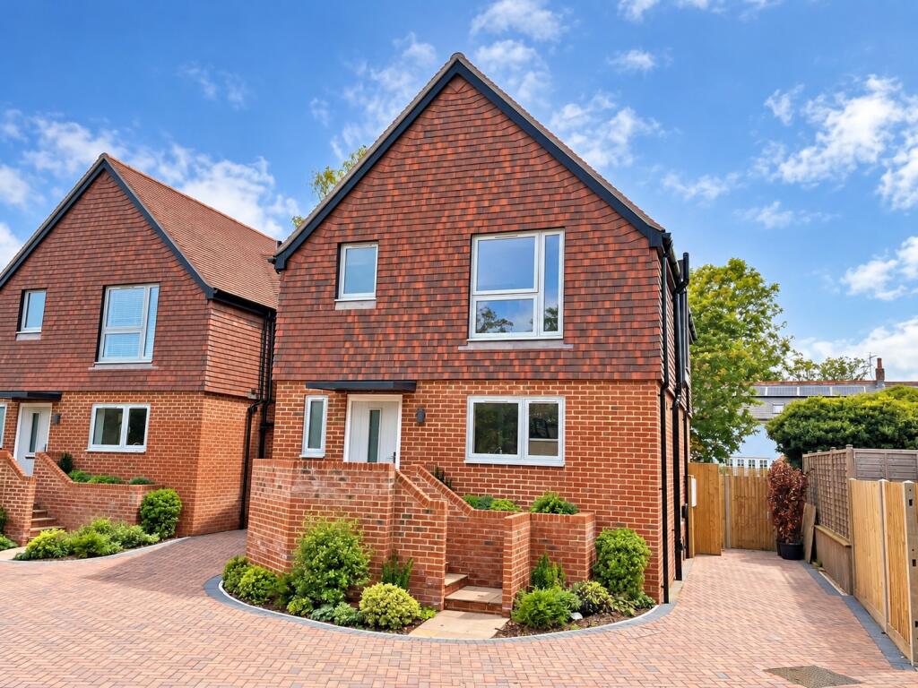 3-bed detached on Station Road, Liss, Hampshire, £495,000