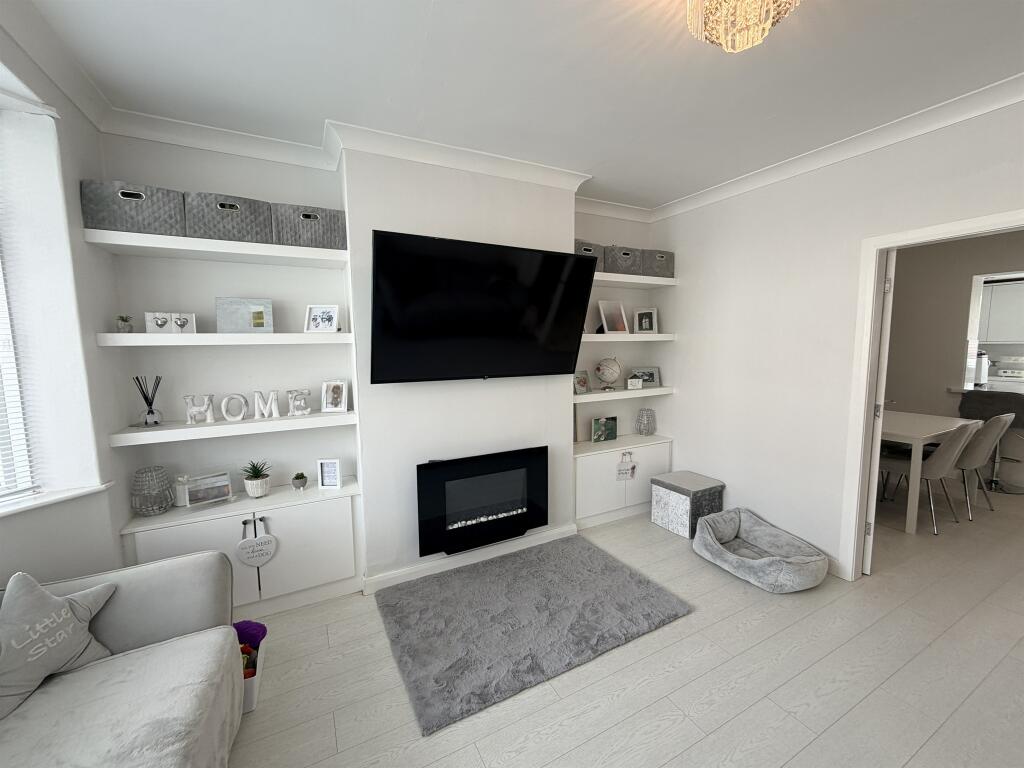 House in Hull - View 2