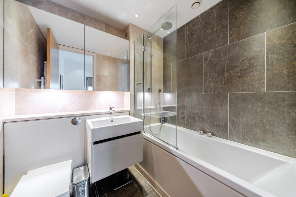 Apartment in London - View 5