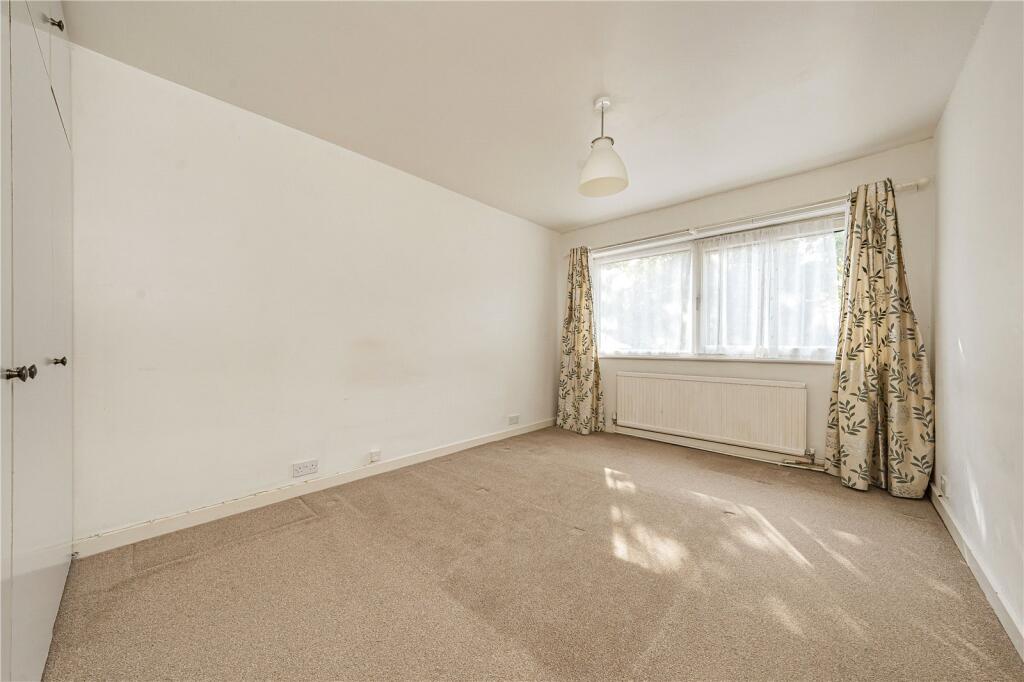 Apartment in New Malden - More