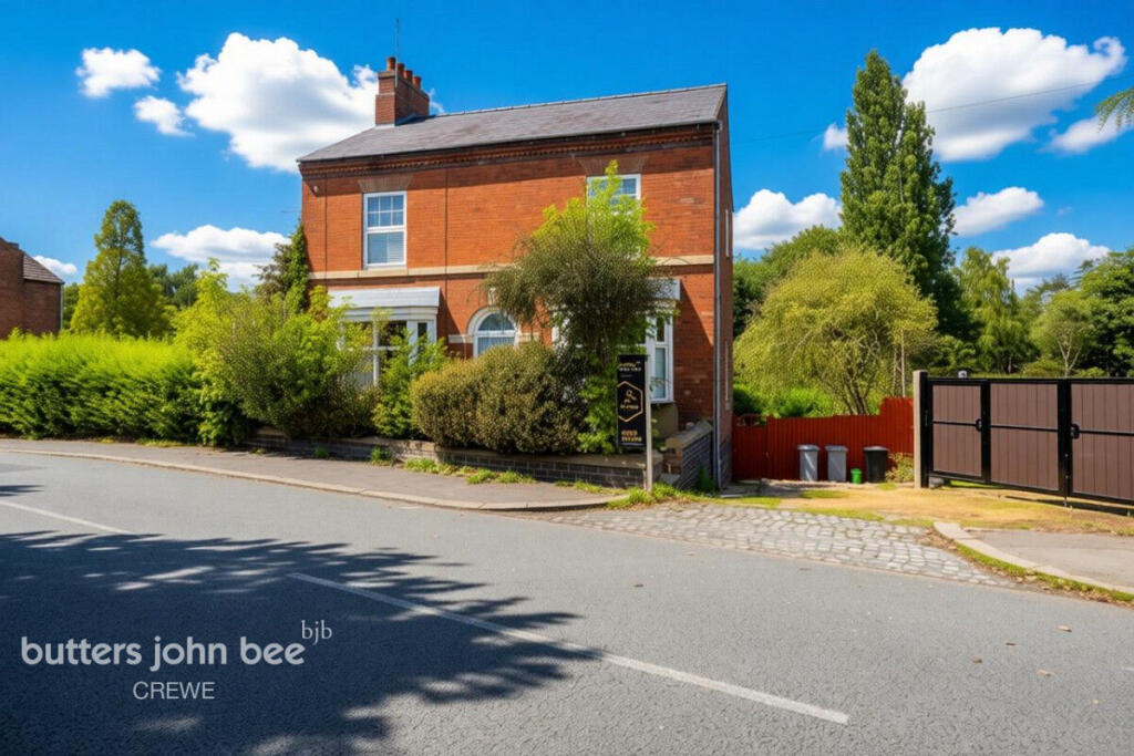 4-bed detached on Alton Street, Crewe, £250,000
