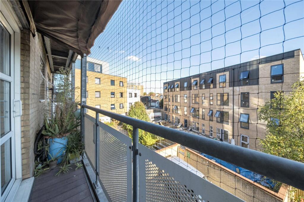 Apartment in London, Royal Borough of Kingston upon Thames - View 2