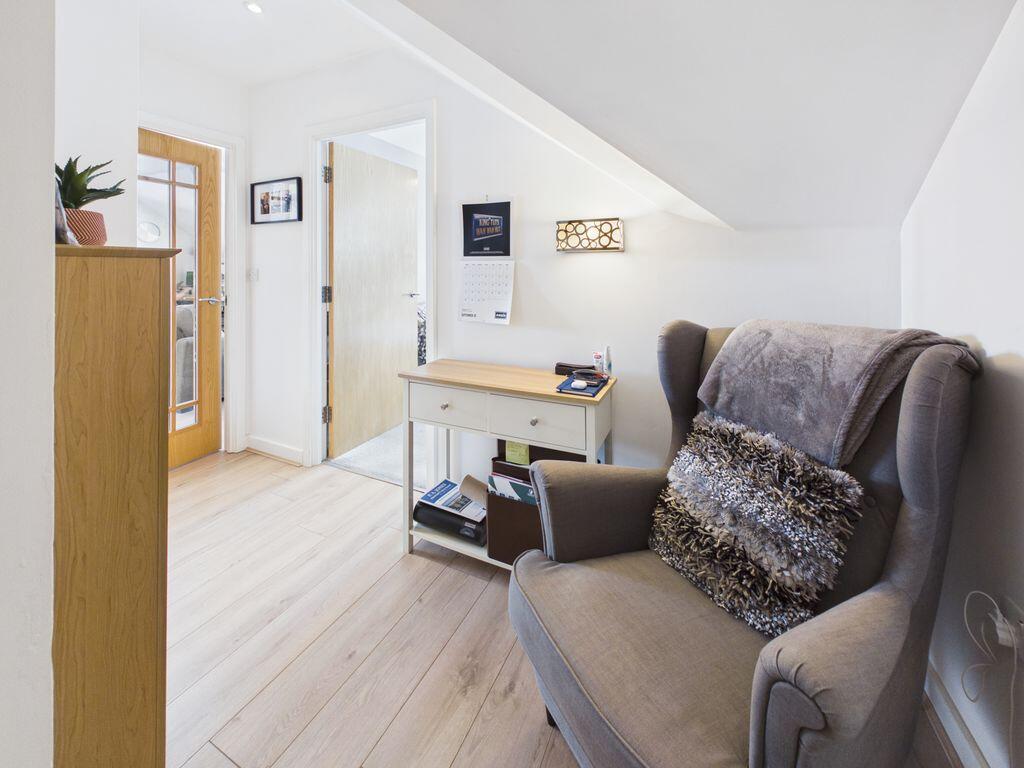 Apartment in Croydon - View 5