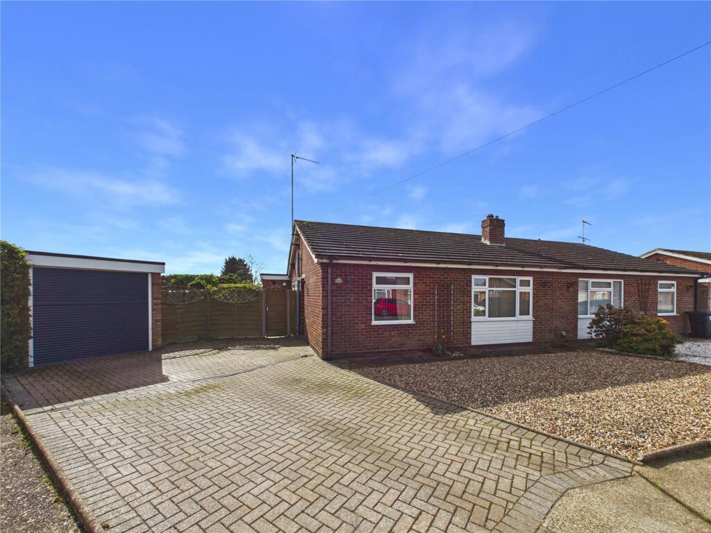 Main image of property: Felix Close, Kesgrave, Ipswich, Suffolk, IP5