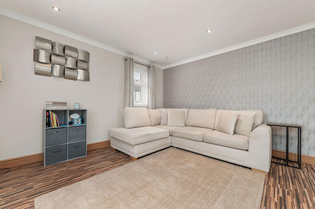 70 Burnbank Road, Grangemouth, FK3 8RT photo 4