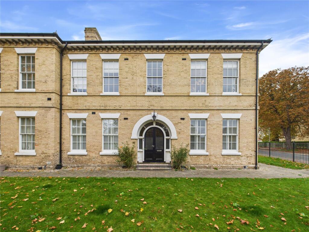3-bed flat on Flagstaff Road, Colchester, Essex, CO2, £375,000