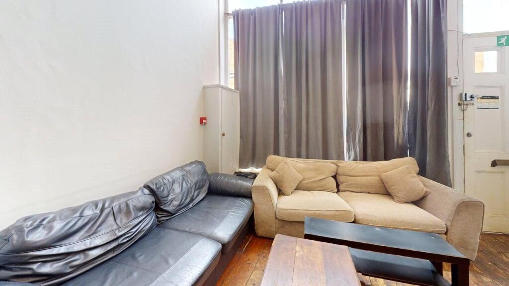 7 bedroom maisonette for rent
