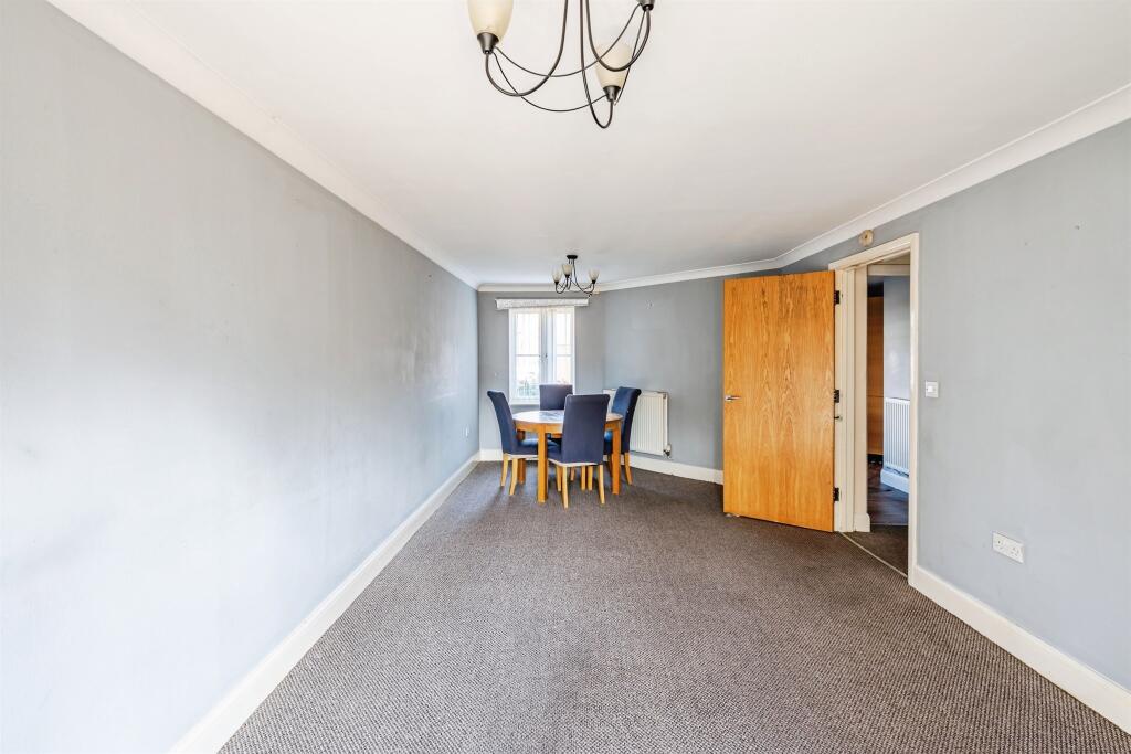 Apartment in Eastbourne, East Sussex - View 2