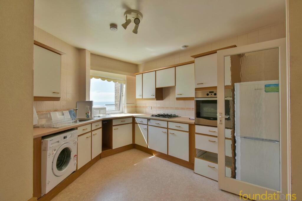 West Parade, Bexhill-on-Sea, TN39 photo 4