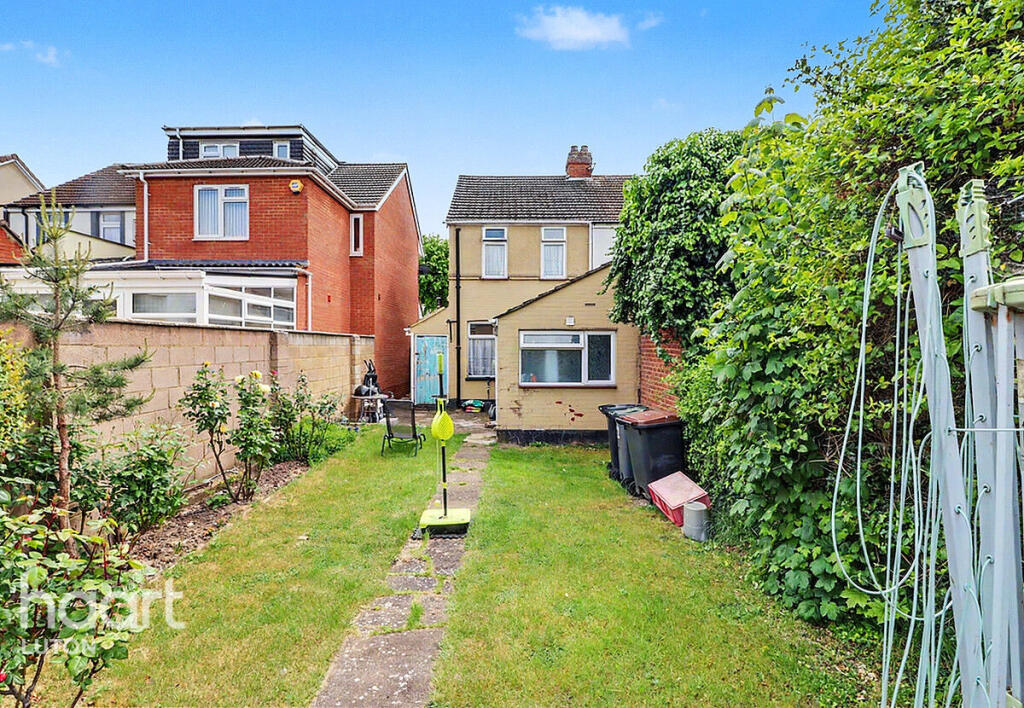 Churchill Road, Luton - View 2
