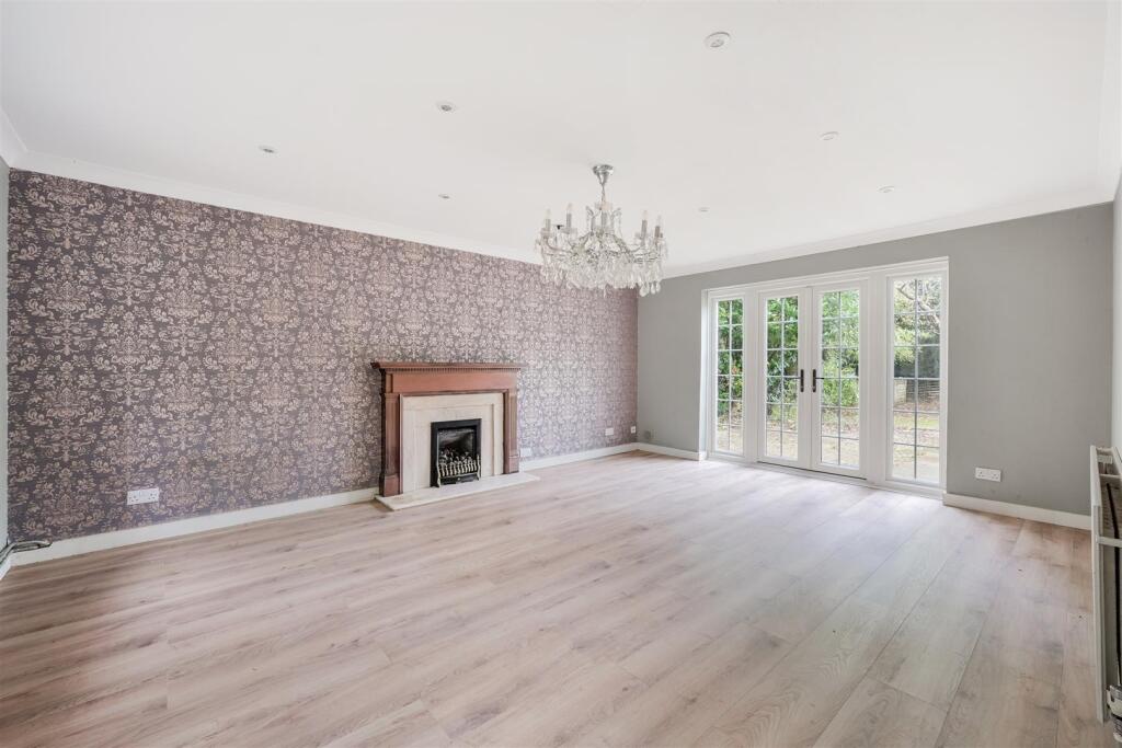 Kingswood, Surrey photo 4
