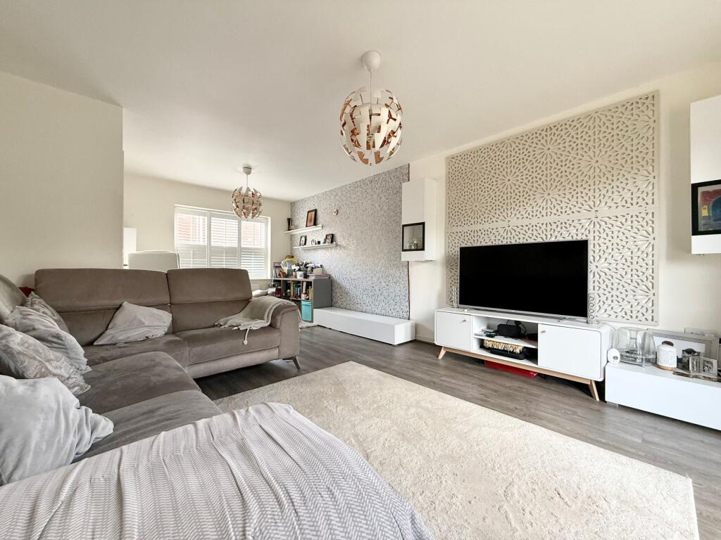 House in Luton - View 4