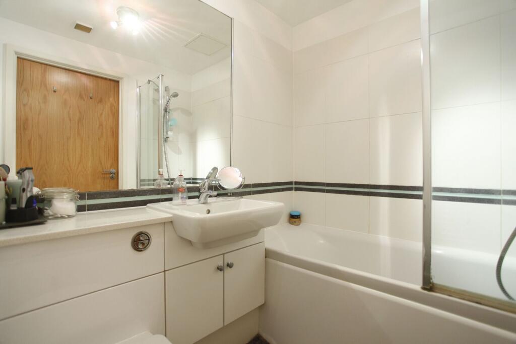 Boulevard Drive, Colindale, London, NW9 photo 3