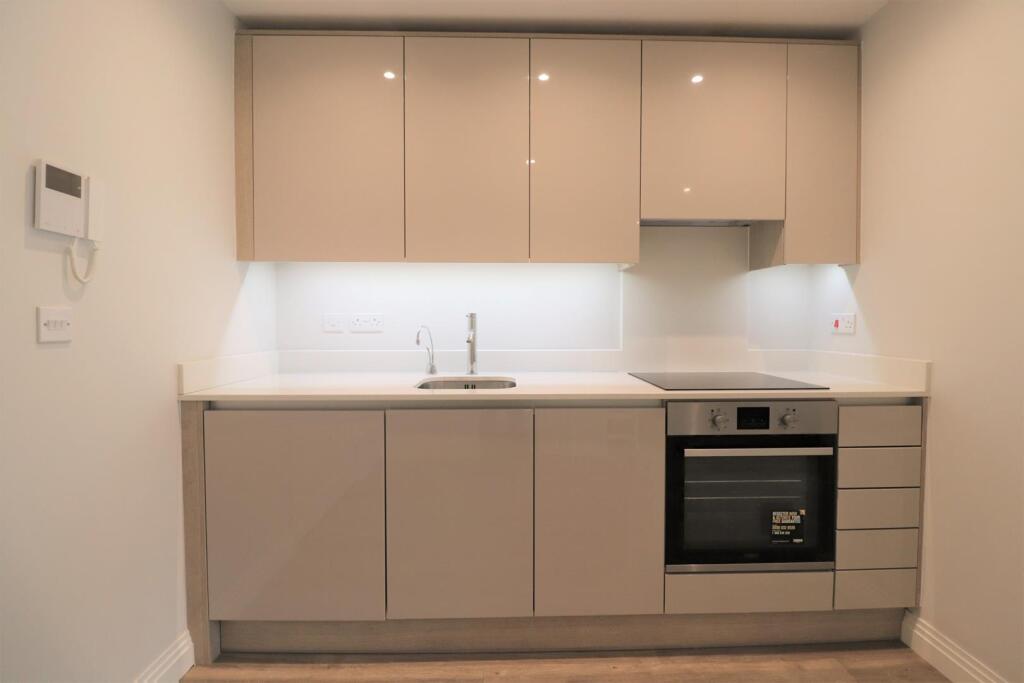 Apartment in London, Ickenham - More