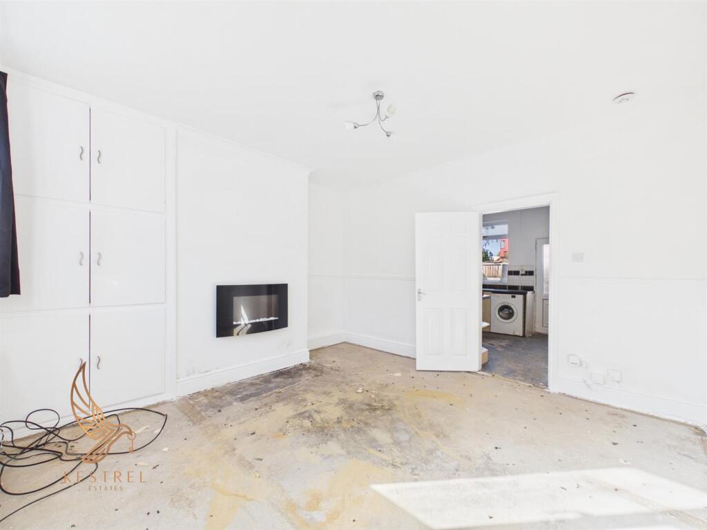 House in Wakefield - View 5