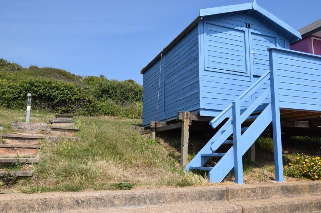 14 The Leas, Frinton-on-Sea photo 5