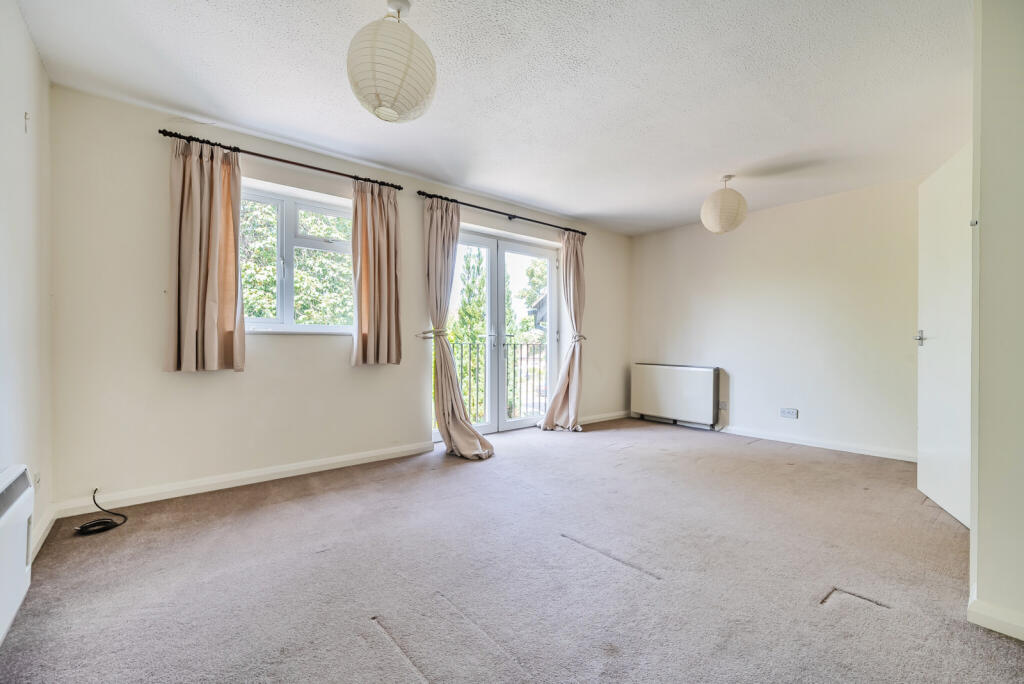 Apartment in Reading - View 5