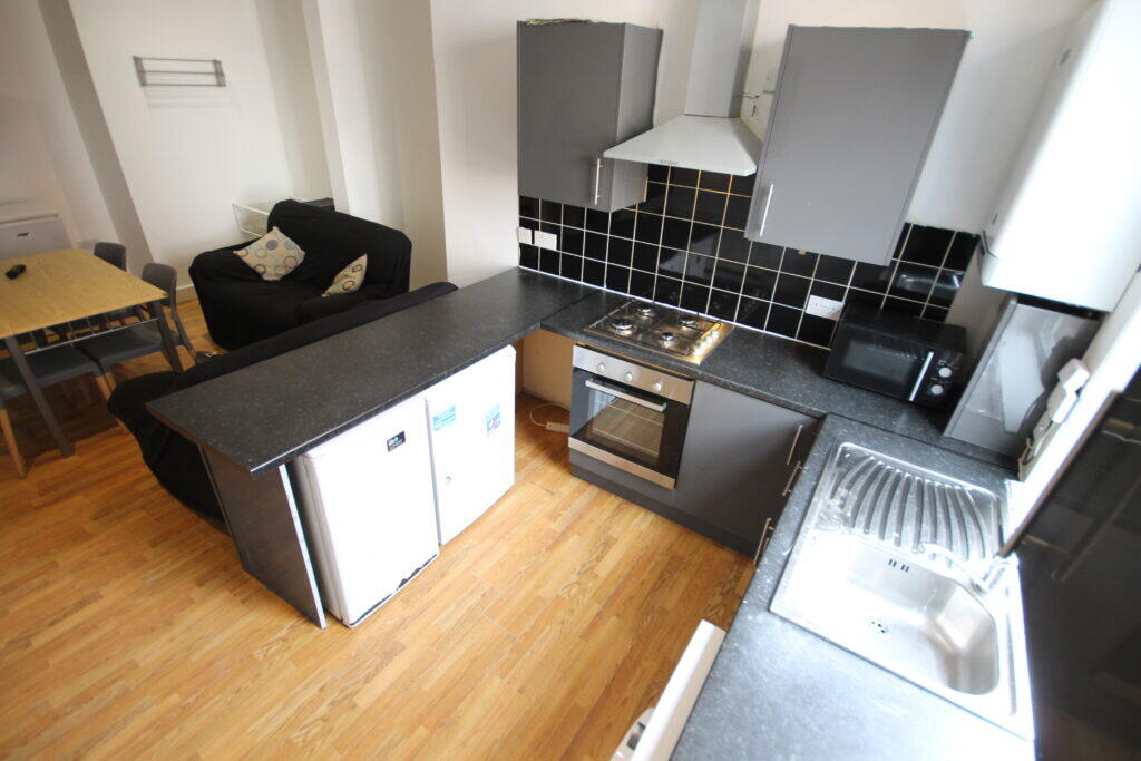 6 bedroom terraced house for rent