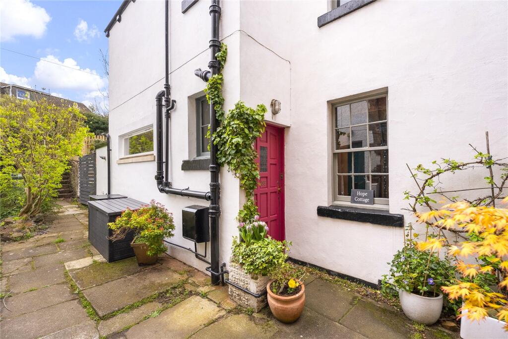 Main image of property: Hope Cottage, 53 Westgate, North Berwick, East Lothian, EH39 4AG