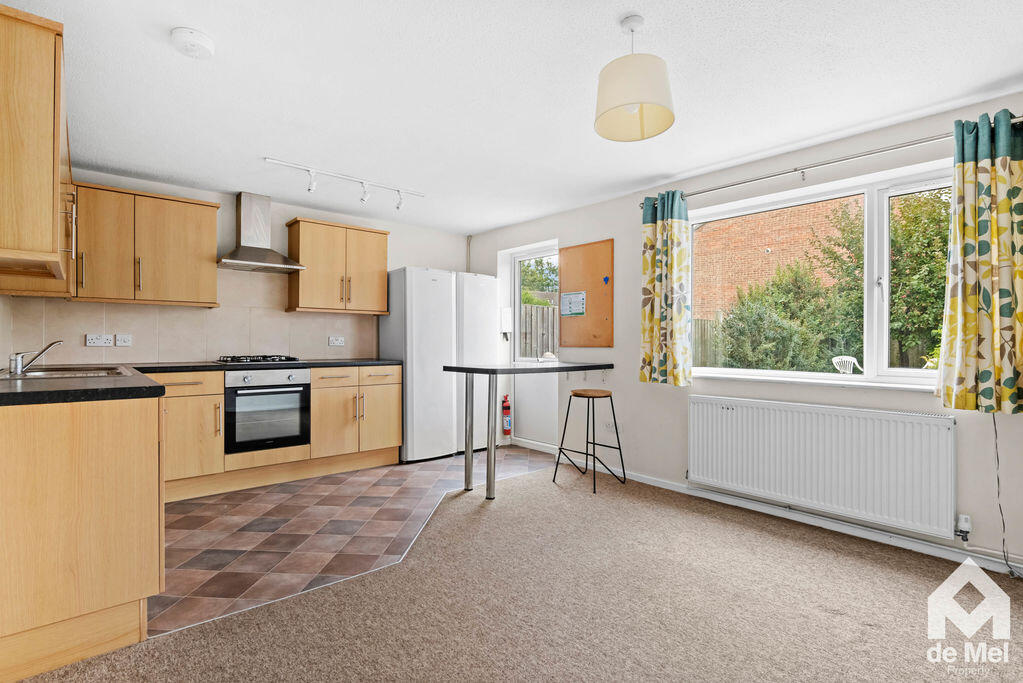 House in Gloucester - View 4