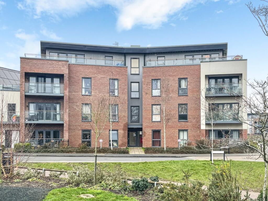 Main image of property: 32 Harvard Way, Oakgrove, Milton Keynes, MK10