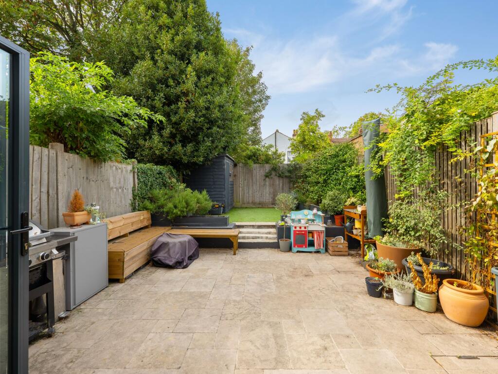 House in London - View 3