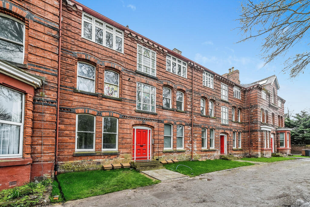 Main image of property: Park Terrace, L22