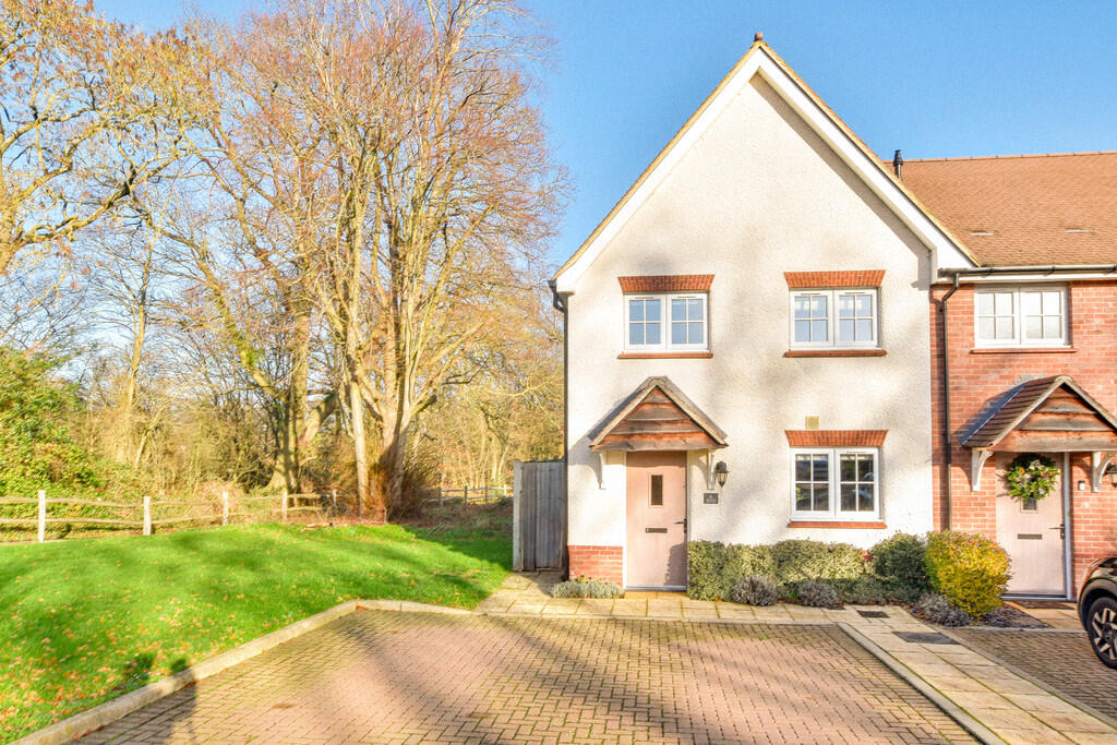 3-bed terraced on Edmar Close, Great Dunmow, £385,000