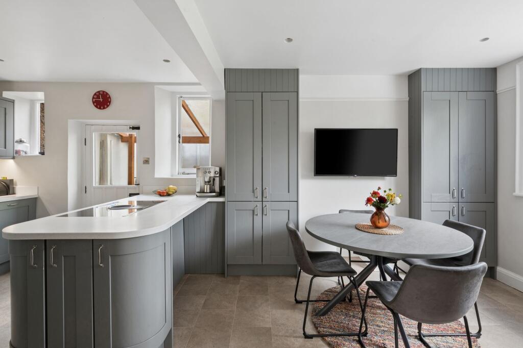 House in Rickmansworth, Micklefield Green, Sarratt - More