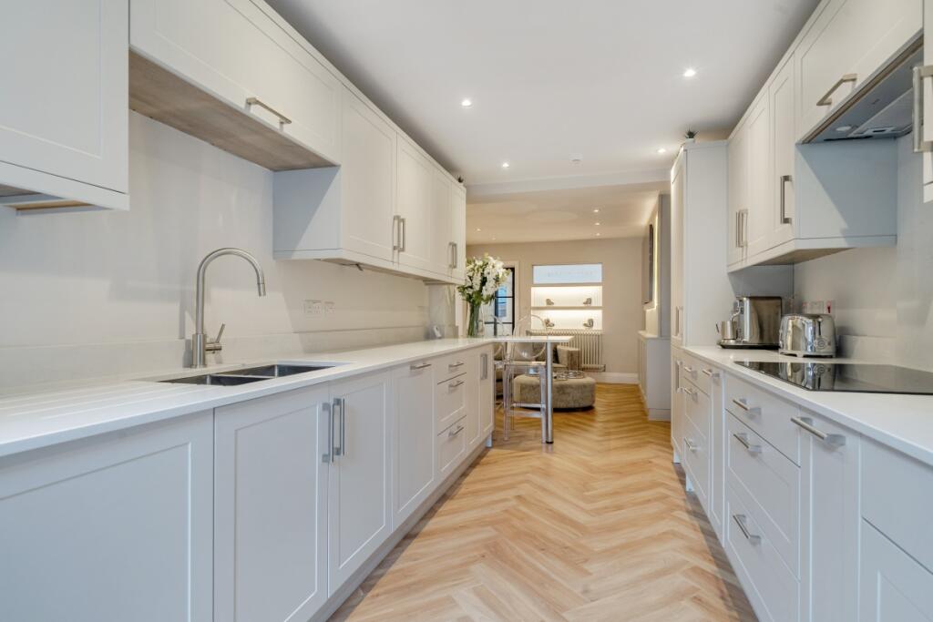 Main image of property: Clarendon Avenue, Leamington Spa, CV32