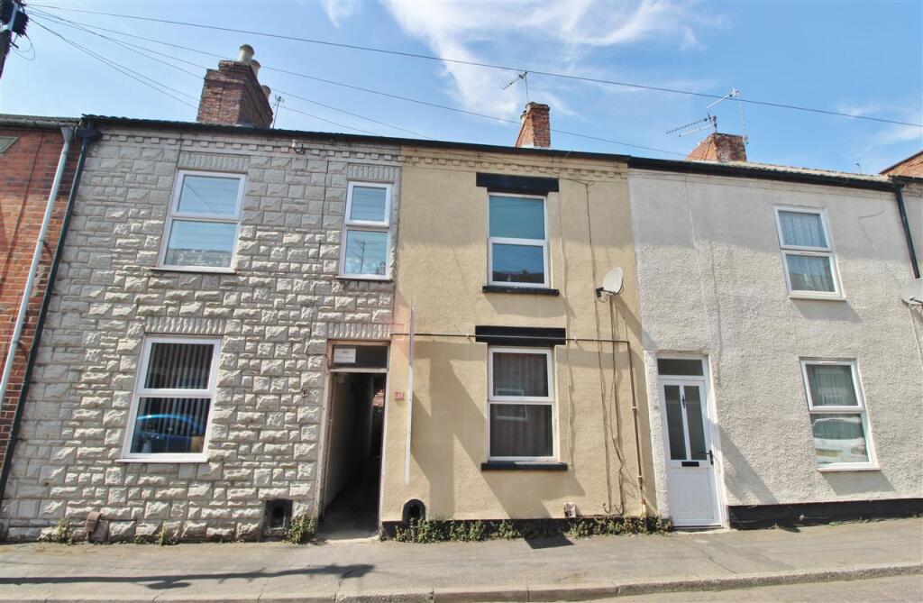 2-bed terraced on Sidney Street, Grantham, £135,000