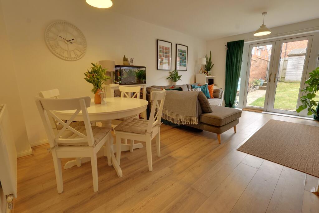 Foxglove Way, Clanfield photo 3