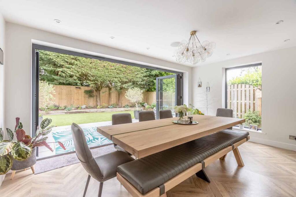 Southbourne Drive, Bourne End, SL8 photo 3
