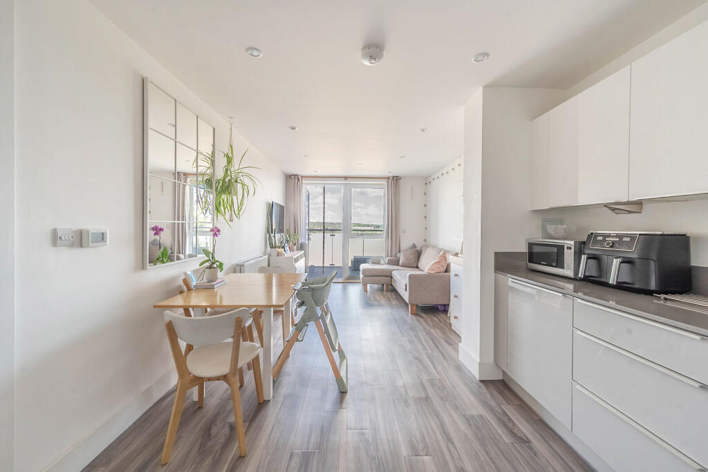 Apartment in Harrow - View 4